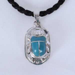 Colgante de plata escarabajo con turquesa