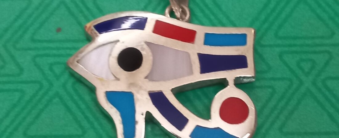 Amuletos egipcios y su significado: el Ojo de Horus, el escarabajo y la llave de la vida